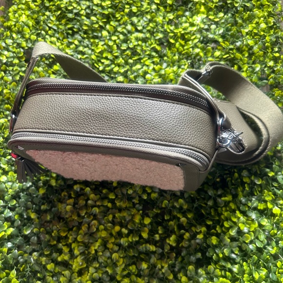 Rachel Zoe sherpa crossbody bag! - Picture 2 of 3